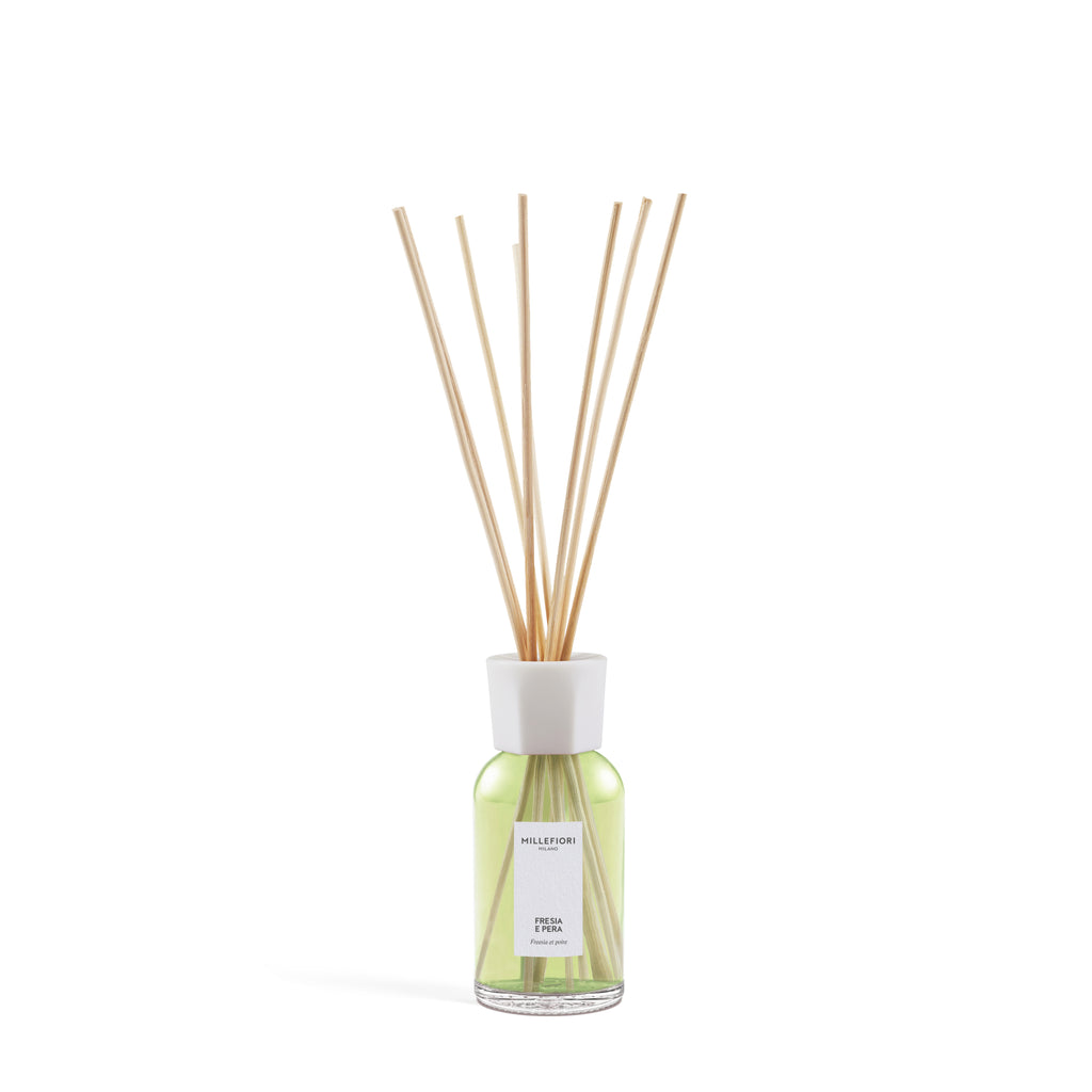 Milano Geurstokjes 250 ml Fresia e Pera